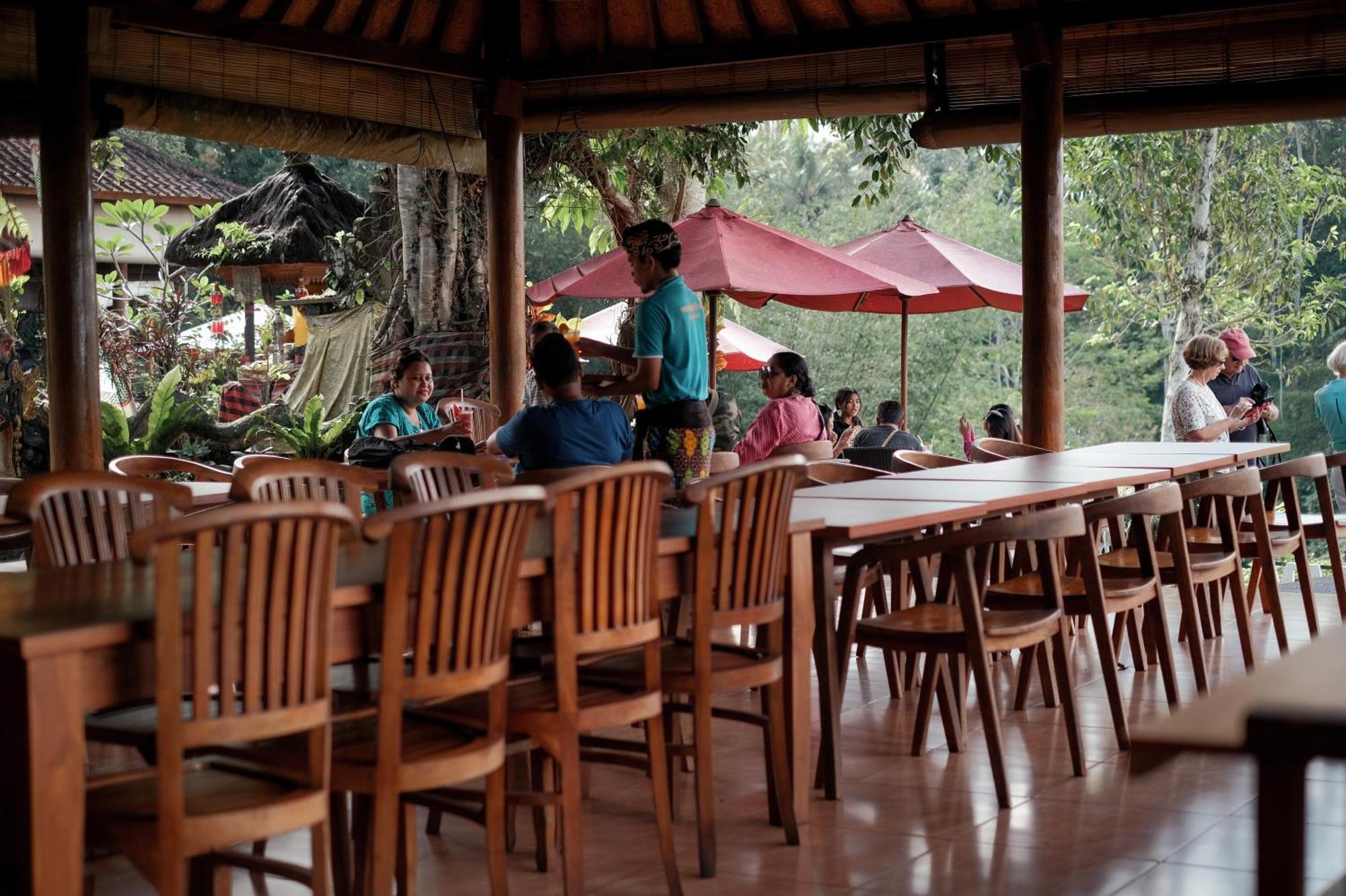 Mahagiri Resort & Restaurant Menanga ภายนอก รูปภาพ