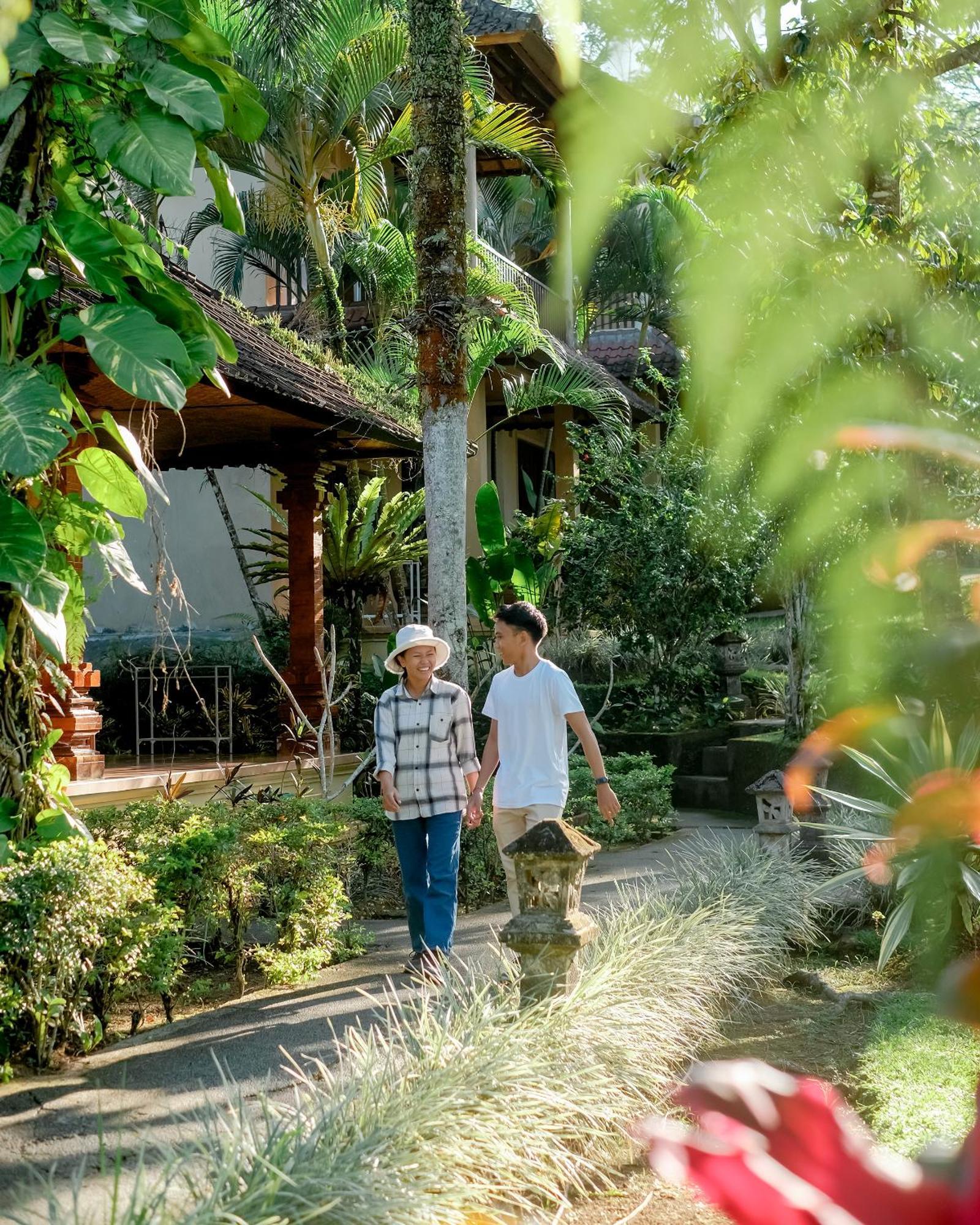Mahagiri Resort & Restaurant Menanga ภายนอก รูปภาพ